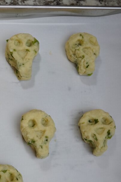 Kofta shaped like a skull, large round head that comes down as a jaw. Circle indentions for eyes and inverted triangle indentions for nose.